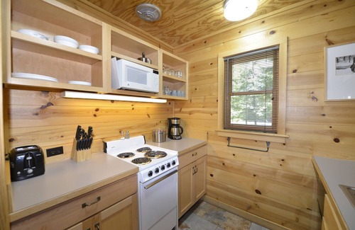 Mazama Cabin | Rustic Two Bedroom Cabin