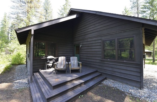 Mazama Cabin | Rustic Two Bedroom Cabin