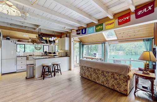 Port Angeles Cabin | Rustic Waterfront Cabin Retreat on Scenic Lake Sutherland