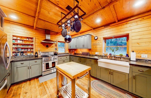 Sagle House | Rustic woodland home with hot tub, patios & fireplaces - near lake access