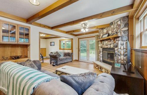 Friendship House | Rustic Woodland Retreat