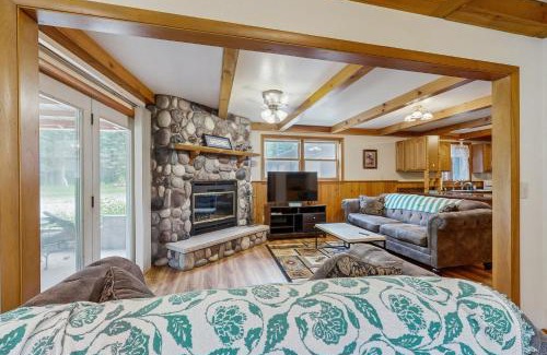 Friendship House | Rustic Woodland Retreat