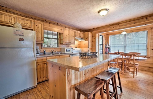 Young Harris Cabin | Rustic Young Harris Cabin w/Fire Pit & Views