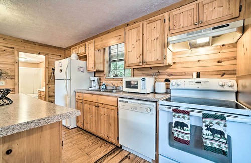 Young Harris Cabin | Rustic Young Harris Cabin w/Fire Pit & Views