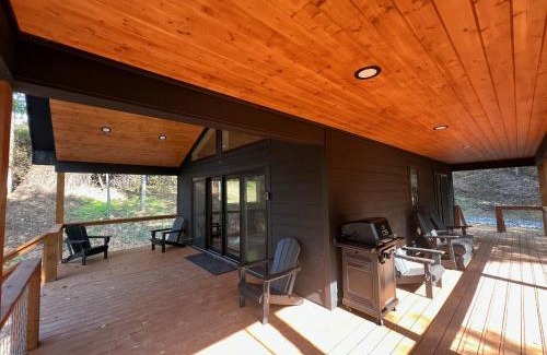 Burnsville House | Ruth's Place Tiny Home Retreat 1 mile to town