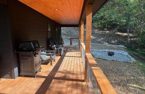 Burnsville House | Ruth's Place Tiny Home Retreat 1 mile to town