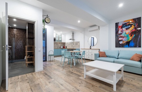 Montolivet Apartment | Ruzafa Vertical. WiFi + Air Conditioning + Inner patio