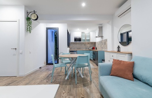 Montolivet Apartment | Ruzafa Vertical. WiFi + Air Conditioning + Inner patio