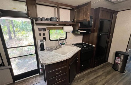 Rural Estates House | RV in a quiet neighborhood