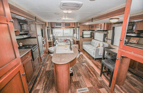 Cedar Lane Cabin | (RV2) Paradise in Sargent. Saltwater canal, minutes to ICW and beach.