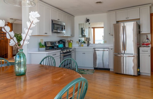 Rye House | Rye Beach house overlooking the ocean with NEW AIR CONDITIONING installed
