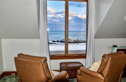 Rye House | Rye Beach house overlooking the ocean with NEW AIR CONDITIONING installed