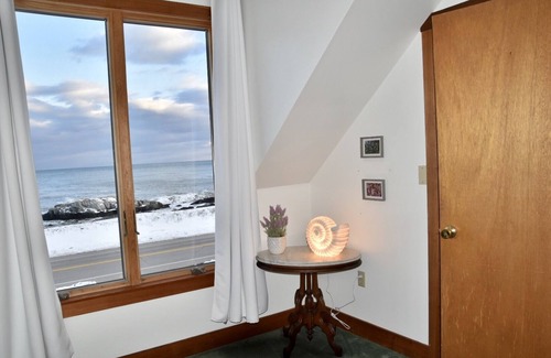 Rye House | Rye Beach house overlooking the ocean with NEW AIR CONDITIONING installed