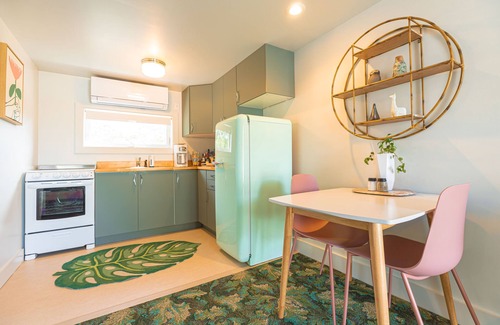 Rye Apartment | Rye Motor Inn - Deluxe Queen Studio Apartment - ADULTS ONLY