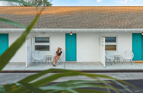 Rye Apartment | Rye Motor Inn - Deluxe Queen Studio Apartment - ADULTS ONLY