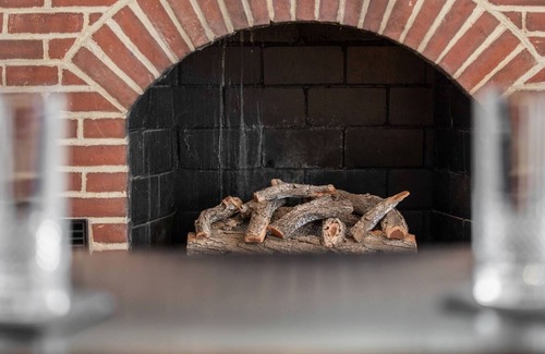 Rye Condo | Rye Retreat: Fireplace, Fast WiFi, Big Screen TV - Near Portsmouth, Seabrook, Seaside, and Shopping