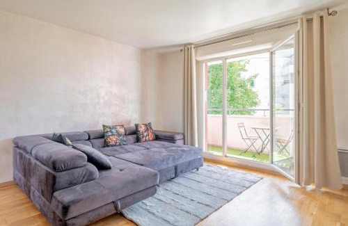 Orly Apartment | Séjour Cosy - 5 min Aéroport Orly - Parking Privée & Terrasse
