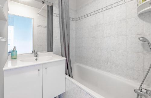 Orly Apartment | Séjour Cosy - 5 min Aéroport Orly - Parking Privée & Terrasse