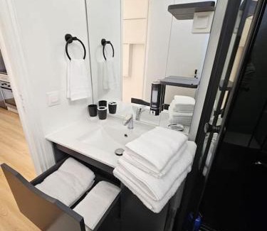 Aulnay-sous-Bois Apartment | Séjour cosy avec parking privé dans la cour de la maison