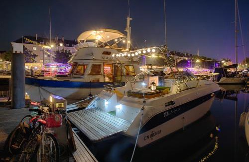 Caen City Centre Boat Rental | Séjour Insolite sur Ulysse - Bateau - Port de Caen