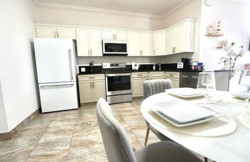 Crescent Beach House | SōLE #3-2BD 2BTH-1250sqft-Riverview-Quite