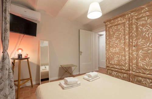 Sant' Ambrogio Apartment | S.Ambrogio Courtyard in Florence-hosted by Thinah