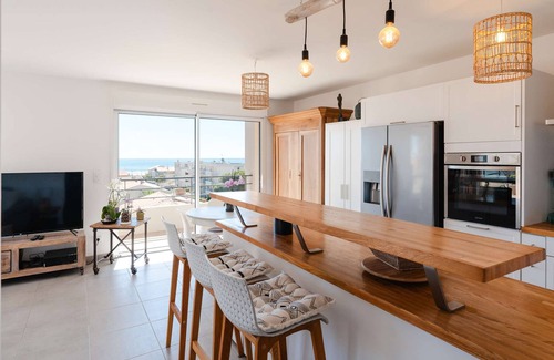 Narbonne-Plage Apartment | S B401 T3 air-conditioned flat with WIFI, terrace with jacuzzi, sea and Clape views