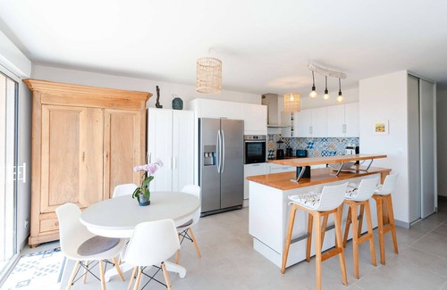 Narbonne-Plage Apartment | S B401 T3 air-conditioned flat with WIFI, terrace with jacuzzi, sea and Clape views