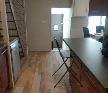 Sedan Apartment | S Bourgeois 2 Charmant T3 tout équipé au centre
