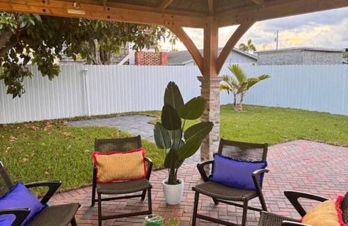 Greenacres House | S&H West Palm 3 Bedroom PBI Airport Tropical Chic