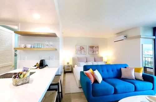 Waikiki Apartment | S&N Lux suite/Free Parking/King Bed/Kitchen/Wi-Fi