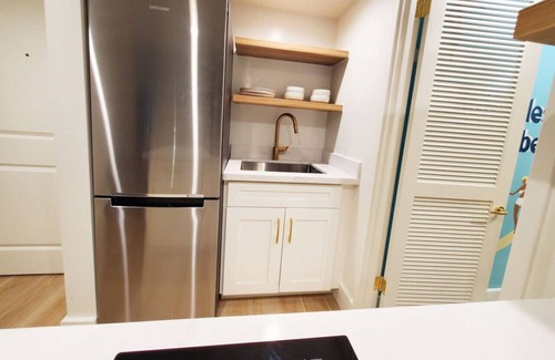 Waikiki Apartment | S&N Lux suite/Free Parking/King Bed/Kitchen/Wi-Fi