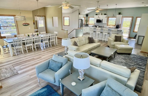 South Nags Head House | S. Nags Head Semi-Oceanfront: Large Pool, Cabana, Hot Tub, NEW Kitchen & Baths!