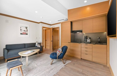 Eastern Malibu Apartment | SA Beach #9 Luxury Carbon Beach Suite with Balcony