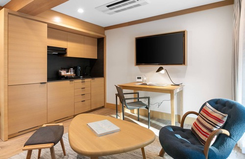 Eastern Malibu Apartment | SA Beach Suites #4 - Luxury Suite on Carbon Beach 1 Bedroom/Living room