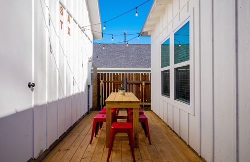 Government Hill House | SA Urban Farmhouse + min. To Pearl & River Walk