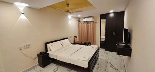 Udupi Hotel | SAADHANA COMFORTS LODGE