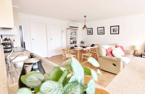 Waterhouse House | Sabi@Robe★WiFi ★View★300m to Beach★Dog friendly