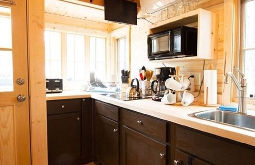 Willis House | Sabine Waterfront TinynHome - Lake Conroe Retreat Beautiful Sunsets