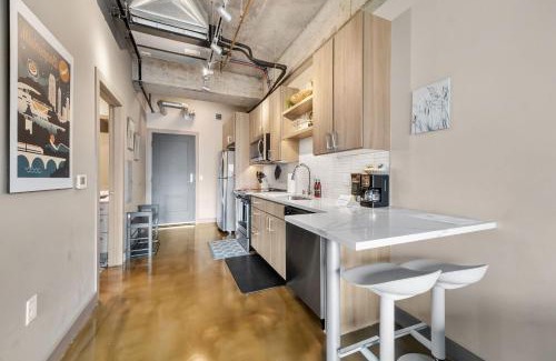 Warehouse District Apartment | Sable 603 - Alcove