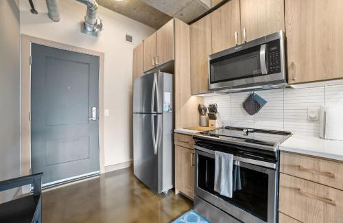 Warehouse District Apartment | Sable 603 - Alcove