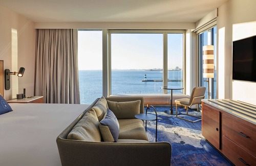 Streeterville Hotel | Sable at Navy Pier Chicago, Curio Collection by Hilton