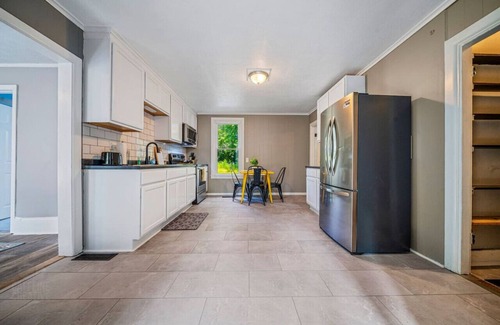Southern Coast Apartment | Saco Haven: Stylish 2BD Near Everything