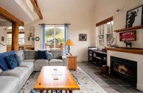 Saddle Ridge Condo | Saddle Ridge B5 (3-Bedroom Condo) with Mountain view by Moonlight Basin Lodging