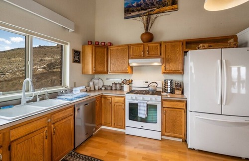 Gardiner House | Saddle Ridge Retreat just 10 min from Yellowstone National Park