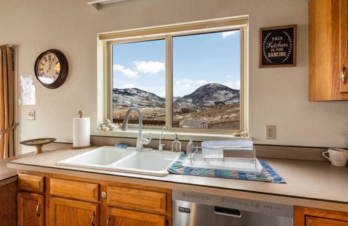 Gardiner House | Saddle Ridge Retreat just 10 min from Yellowstone National Park