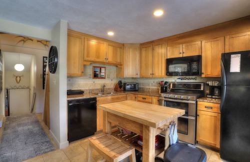 Rangeley Condo | Saddleback - White Birch 74 - GREAT ski-in/out