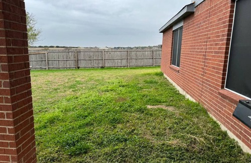 Killeen House | Saegert Ranch Oasis: 4BR/2.5BA