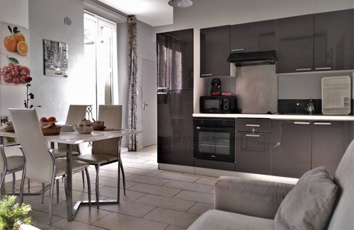 Beziers City Centre Apartment | Saens 1-t2 Avec Balcon-garage Optionnel-centre & 16km des Plages