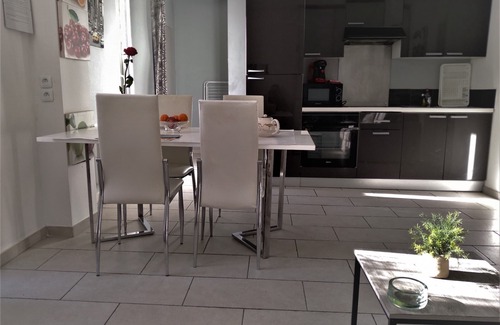 Beziers City Centre Apartment | Saens 1-t2 Avec Balcon-garage Optionnel-centre & 16km des Plages
